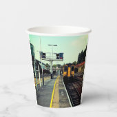 線路の上を列車で走る 紙コップ (裏面)