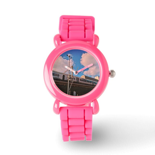 線路の上を列車で走る 腕時計 (正面)