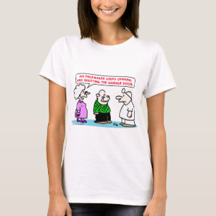締まっているペースメーカーのガレージのドアの開いた Tシャツ