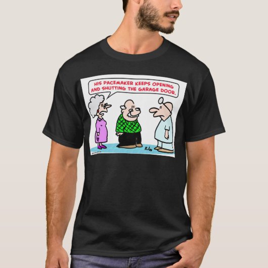 締まっているペースメーカーのガレージのドアの開いた Tシャツ (正面)