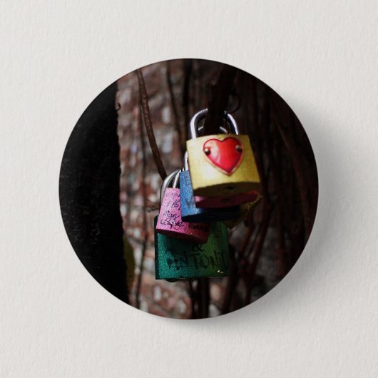 締まる愛 缶バッジ (正面)