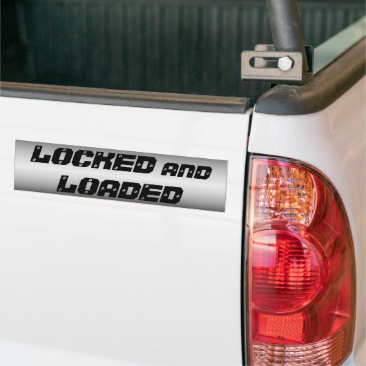 締められ、荷を積まれた第2修正 バンパーステッカー (トラック上)