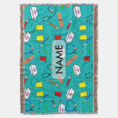 編まれる総括的で青いCustimizableナース用具によって スローブランケット (正面縦)