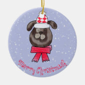 編み帽とマフラーをつけた小さなクリスマス犬 セラミックオーナメント (正面)