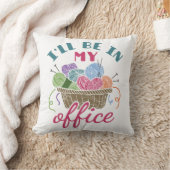 編み物おもしろいクロッチング私はオフィスにいる クッション (ブランケット)