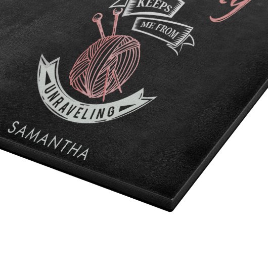 編み物が私をバラバラになるのを防ぐ - 名入れ可能 カッティングボード (角)