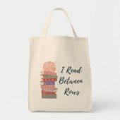 編み物と本が好きな人のための「I Read Between Rows」デザイン トートバッグ (正面)