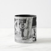 編み物のベニスのライフガード、早い1900年代 マグカップ (中央)