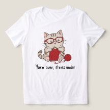編み物をする猫
