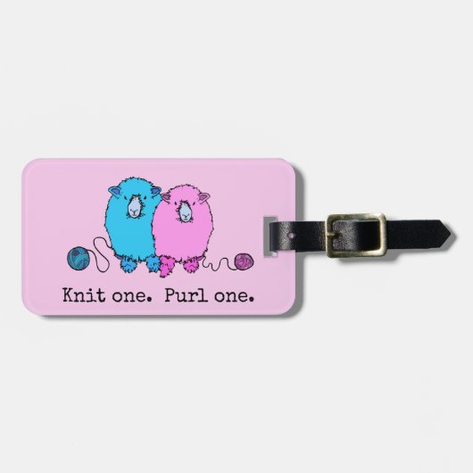編み物を一つ、絞る。かわいい羊。パーソナライズされた ラゲッジタグ (正面横)