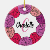 編み物パープル&ピンクウールギフト セラミックオーナメント (裏面)