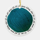 編み物リンゴ・ティール（緑がかった色）ヤーンボールクラフツ セラミックオーナメント (正面)