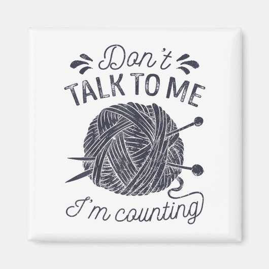 編み物好きには数えさせて "Don't Talk To Me I'm Counting" 編み物愛好 マグネット (正面)
