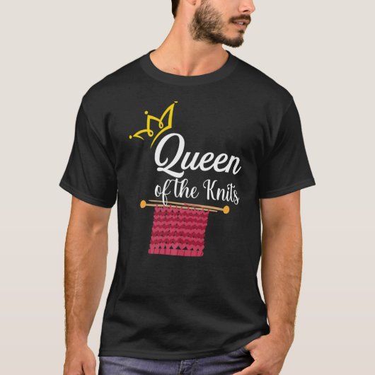 編み物好きのための面白いスローガン「Queen of the Knits」P Tシャツ (正面)