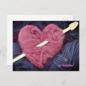編み物針の郵便はがきとのかわいいピンクのウールのハート シーズンポストカード (正面/裏面)