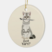 編み物針を持つタイポグラフィ|の"得られたヤーン"猫 セラミックオーナメント (左)
