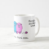 編み物。1つ絞る。ふわふわした羊と コーヒーマグカップ (正面右)