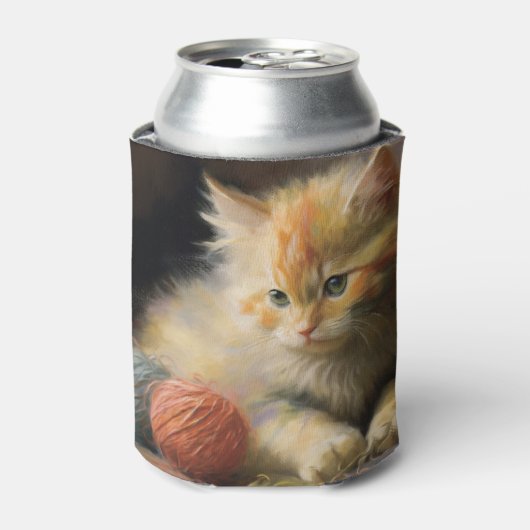編み糸でオレンジ遊色の子猫を起こす 缶クーラー (缶正面)