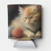 編み糸でオレンジ遊色の子猫を起こす 缶クーラー (裏面)