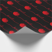 編み糸の赤い文字 ラッピングペーパー (角)