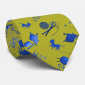 編み糸の針を結ぶ猫の青いパターン ネクタイ (ロール)