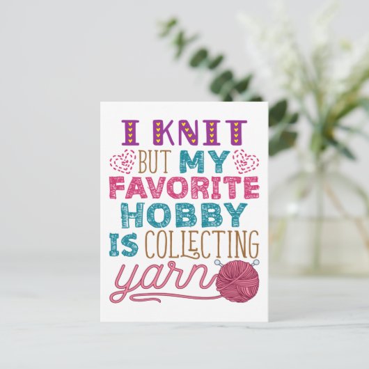 編むが糸を集めお気に入りのるのが趣味だ ポストカード (スタンド正面)