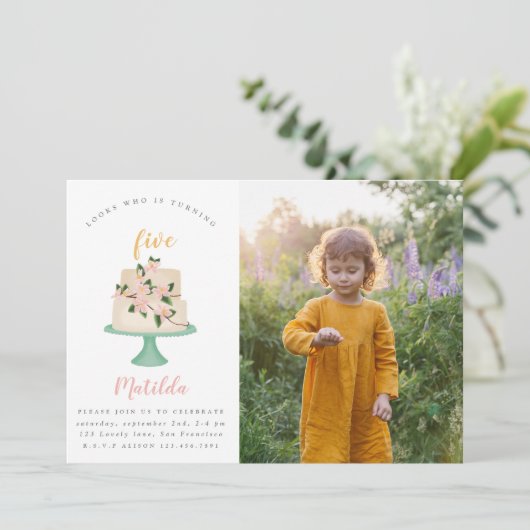 編集可能なお誕生日ケーキパーティー写真の招待 招待状 (スタンド正面)