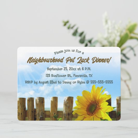編集可能なひまわりと木製フェンスパーティー 招待状 (スタンド正面)