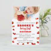 編集可能なイチゴの1歳誕生日招待状 招待状 (スタンド正面)