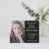 編集可能なカラーの黒い写真の卒業救期日 案内ポストカード (スタンド正面)