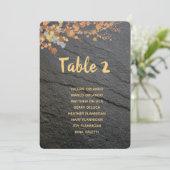編集可能なグレー ストーン オータム リーフ テーブル シーティング 招待状 (スタンド正面)