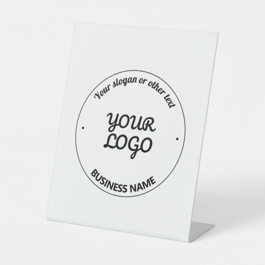 編集可能なスローガンとビジネス名を持つロゴ 台座サイン (正面)