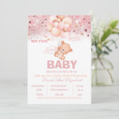 編集可能なテディベアの熱気球ベビーシャワー招待状（女の子向け）ピンクのテディベアベビーシャワー 招待状 (スタンド正面)