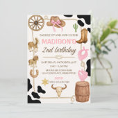 編集可能なロデオ女性のカーボーイ誕生日招待状 招待状 (スタンド正面)