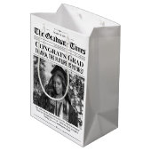 編集可能な卒業ギフト卒業新聞 ミディアムペーパーバッグ (裏面アングル)