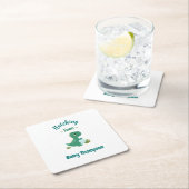 編集可能な恐竜男の赤ちゃんシャワーハッチング スクエアペーパーコースター (インサイチュ)