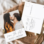 編集可能な手書き白日付写真を保存 ポストカード<br><div class="desc">写真モダン日付のカー結婚ドを保存招待状を保存する白い手書きタイポグラフィとシックでシックなデザインシンプルを含む婚約写真の写真を追加できカスタマイズる白い背景に。</div>