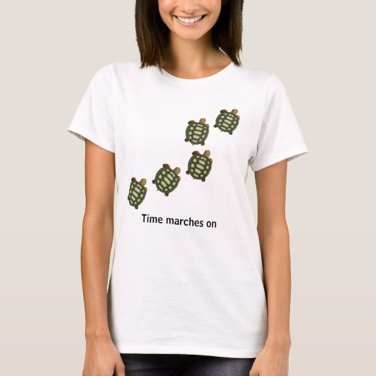 編集可能な時間のテキストとともに進む緑のカメ Tシャツ (正面)