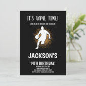 編集可能な男子スポーツパーティーカード（黒の背景） 招待状 (スタンド正面)