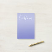 編集可能な筆記体スクリプト |ホワイトとパープルバイオレット ポストイット (デスク上)