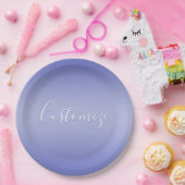 編集可能な筆記体スクリプト | 白＆紫のバイオレット ペーパープレート (パーティー)