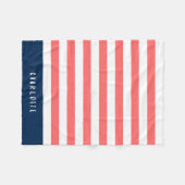 編集可能な色(白い色ストライプ付き) [名前を追加] フリースブランケット (正面(横))