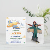 編集可能な飛行機の誕生日写真招待状 招待状 (スタンド正面)