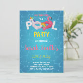 編集可能な魔法のトロピカルスイムパーティー招待状 招待状 (スタンド正面)