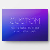 編集可能エレガント文字とフェモダンーディングパープルカラー フォトプラーク (正面)