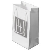 編集可能カップルイニシャル |白とグレー スモールペーパーバッグ (裏面アングル)