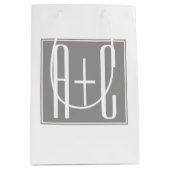 編集可能カップルイニシャル |白とグレー ミディアムペーパーバッグ (正面)