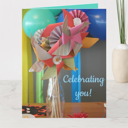 編集可能カラフルバルーンと風車誕生日 カード (正面)