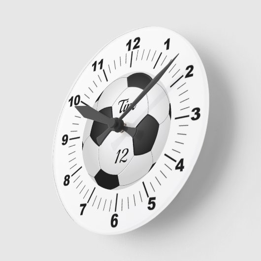 編集可能サッカーボール名とチーム番号 ラウンド壁時計 (傾斜)