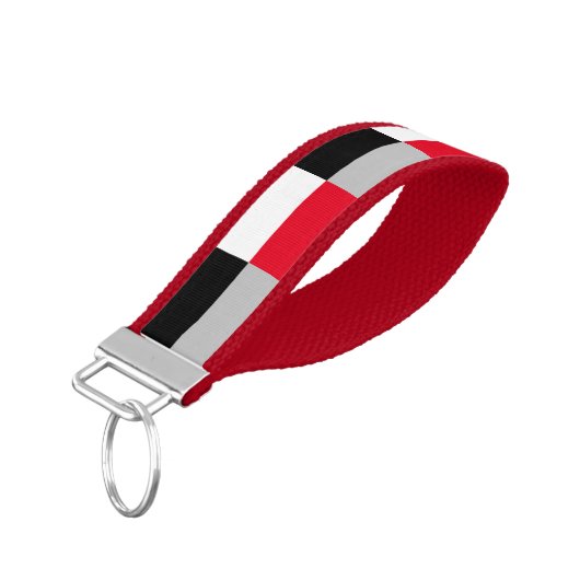 編集可能チェッカーボードパターン リストバンドキーホルダー (アングル下)